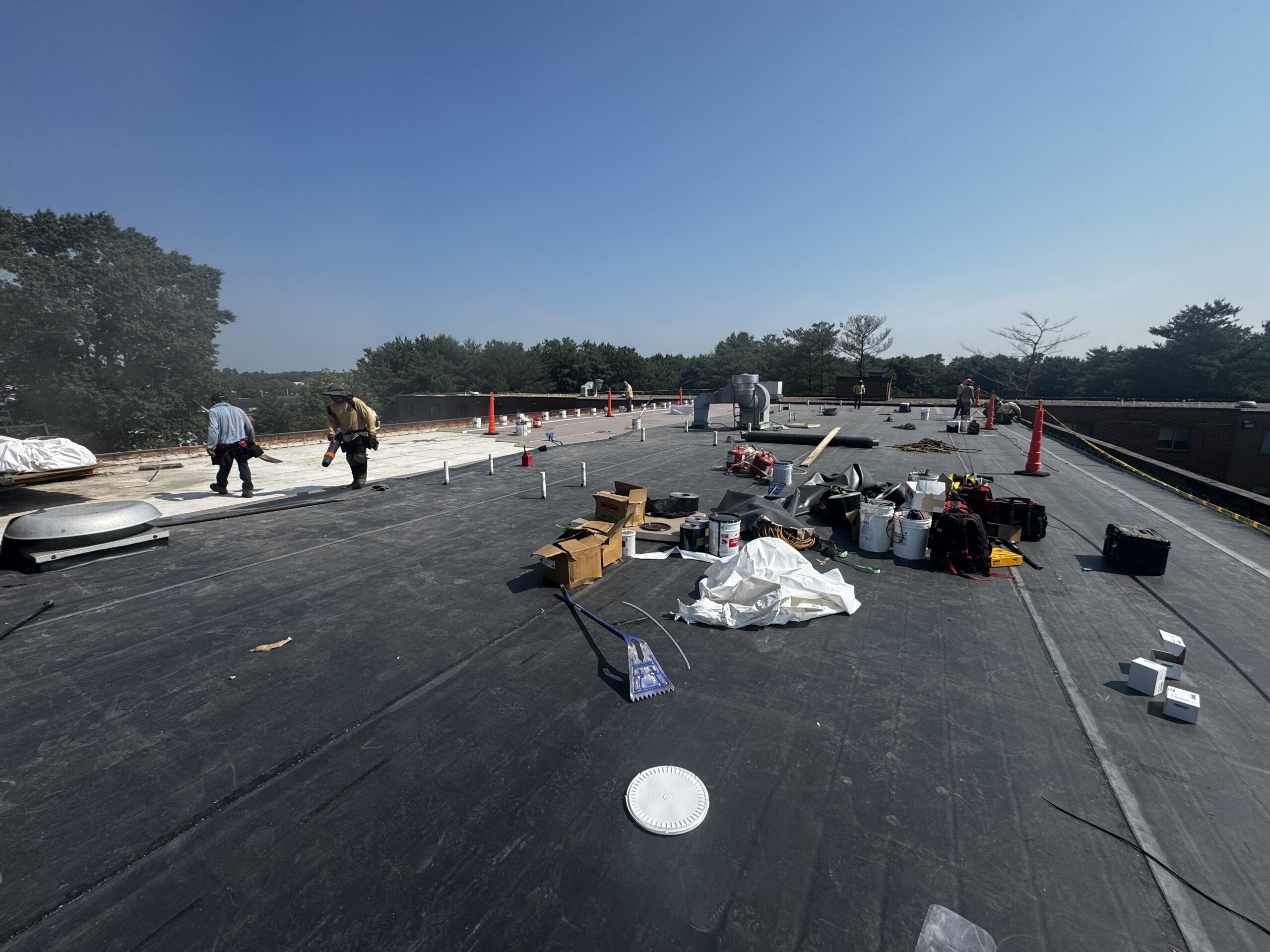 how to choose a good commercial roofing contractor Grand Exteriors applying EPDM