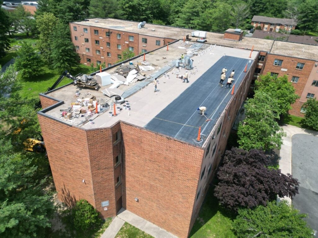 how to choose a good commercial roofing contractor Gran Exteriors project