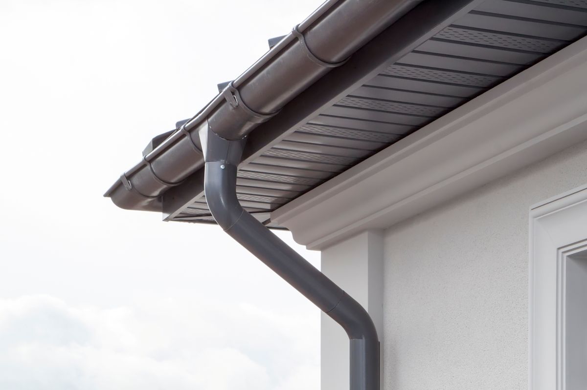 seamless gutters dark grey plasting water system